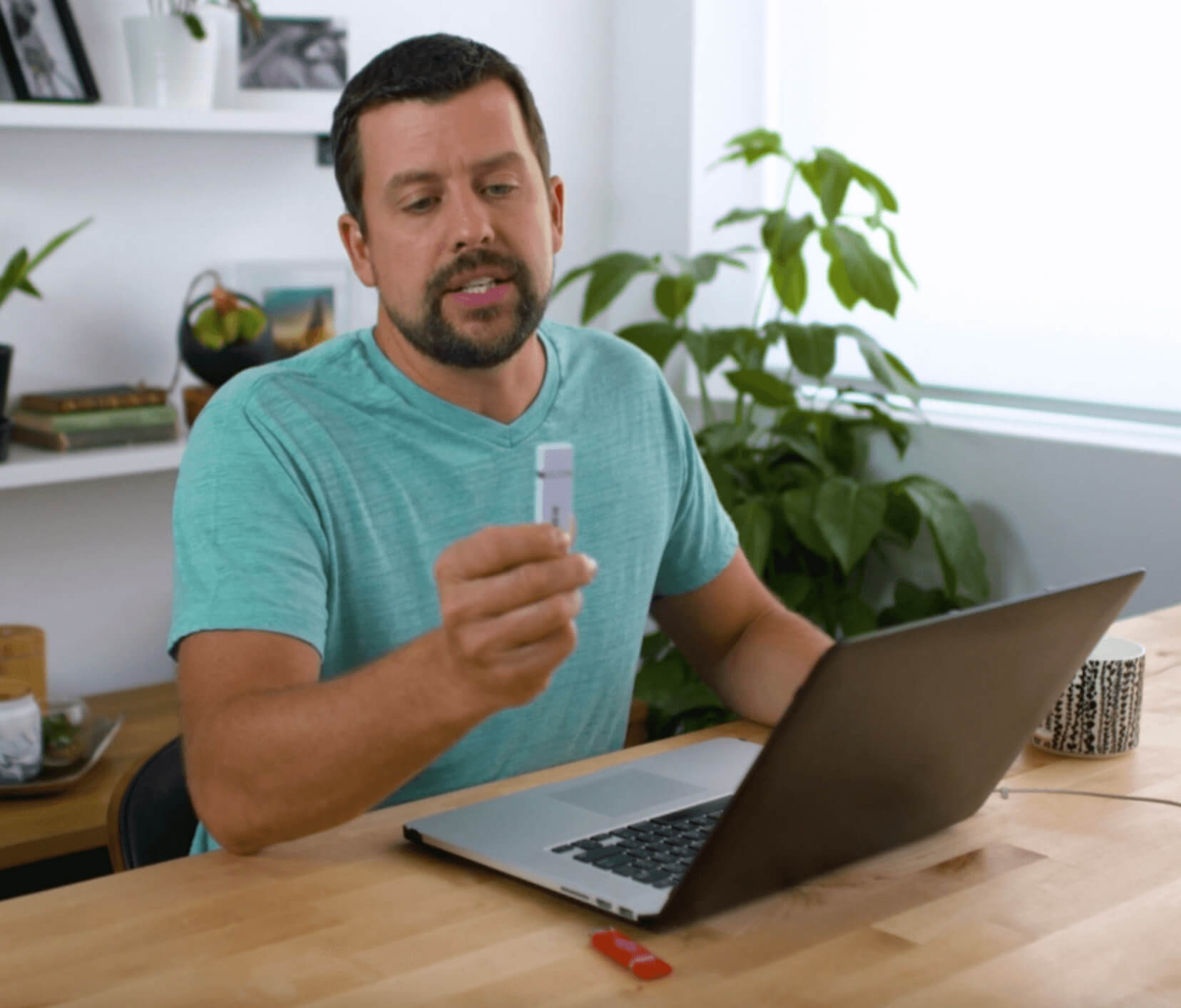 I Tested A Device That Saves You Hours By Automatically Finding & Backing Up Your Photos And Videos With ONE Click…